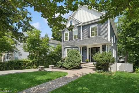 Photo of 25 Phoenix Ave, Morristown, NJ 07960 (MLS # 3994774)