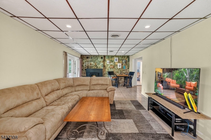 42 Goldfinch Ln