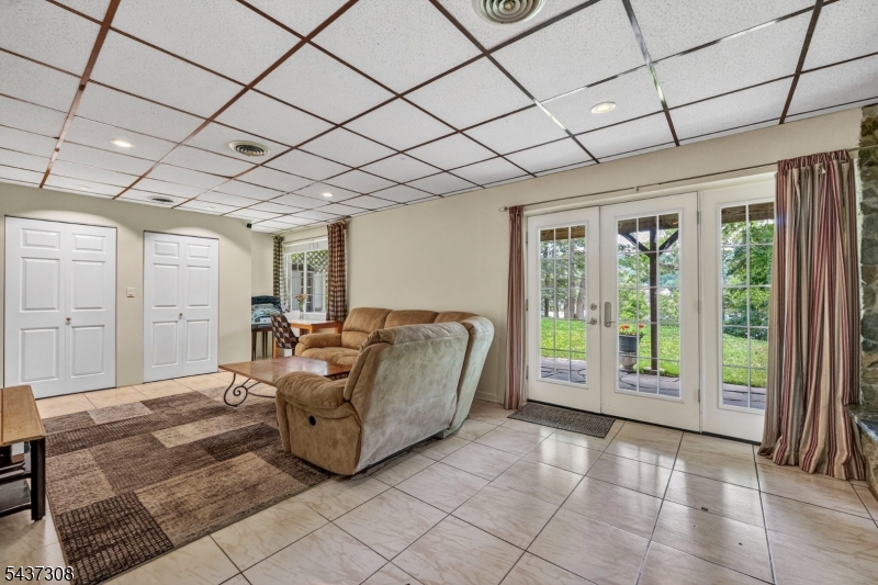 42 Goldfinch Ln