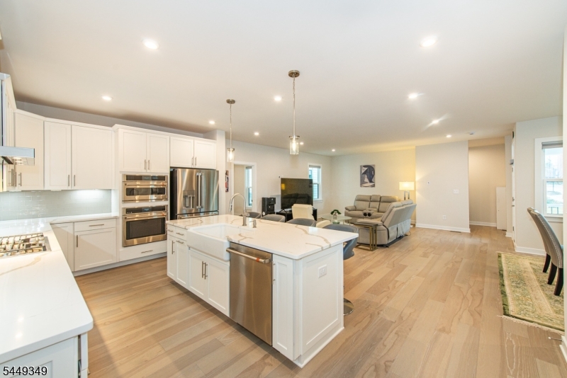 24 Willow Ln