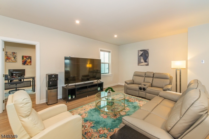 24 Willow Ln