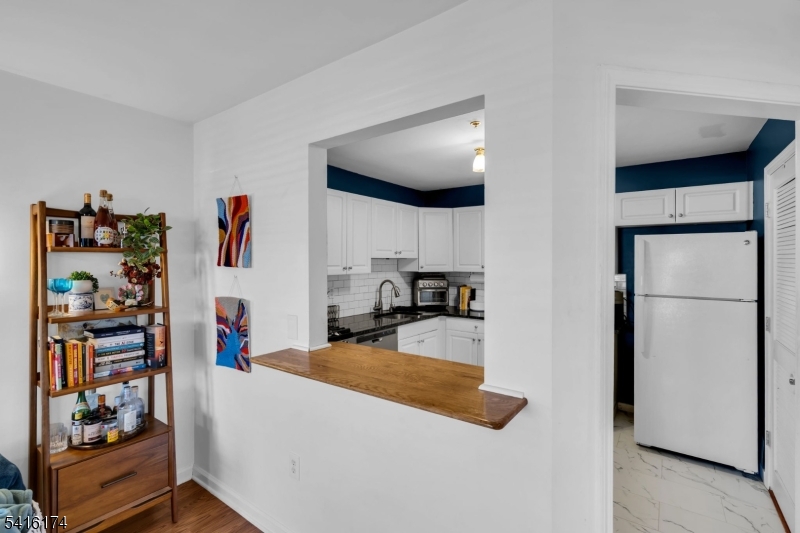 901 Stuyvesant Ave, Unit 102