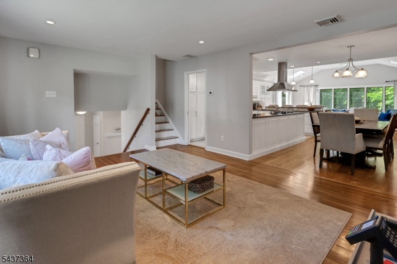 43 Crown Rd