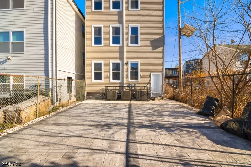 579 S 12Th St unit 2 3