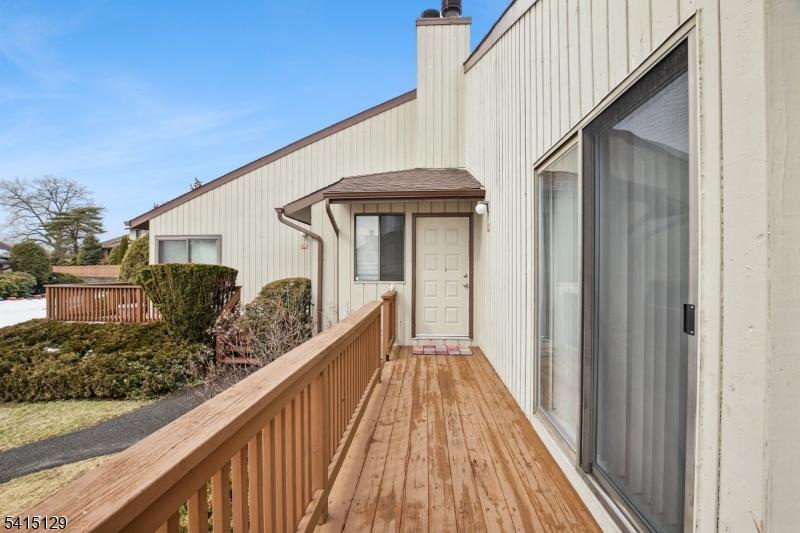 250 Ridgedale Ave Y6 Y6