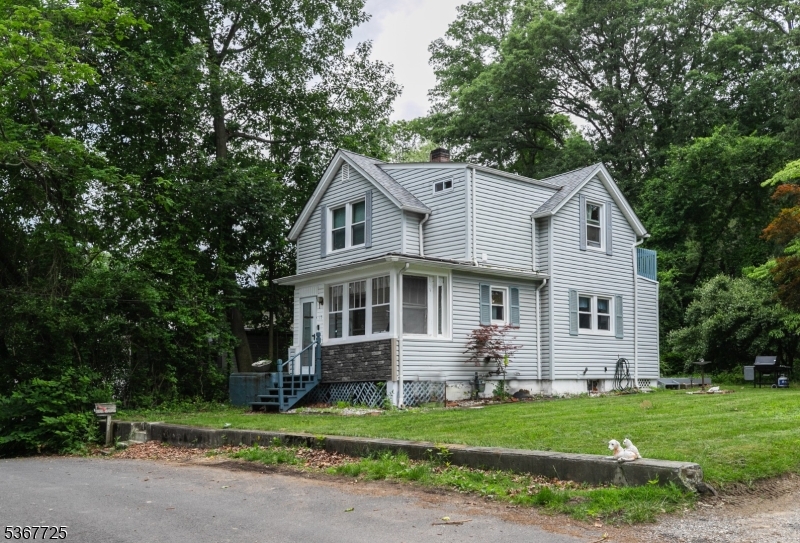 15 Blakely Ave