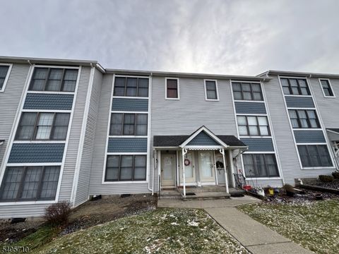 5 Burlington Ct Hamburg Boro NJ 07419