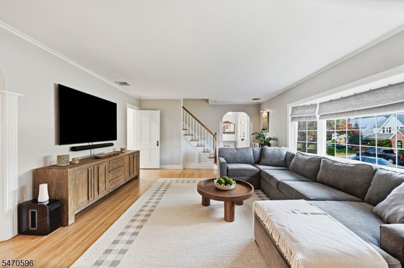 2766 Larchmont Rd