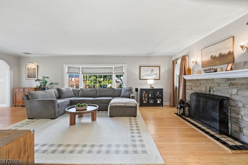 2766 Larchmont Rd