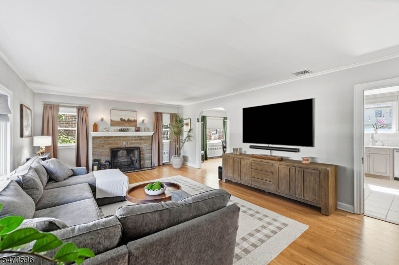2766 Larchmont Rd