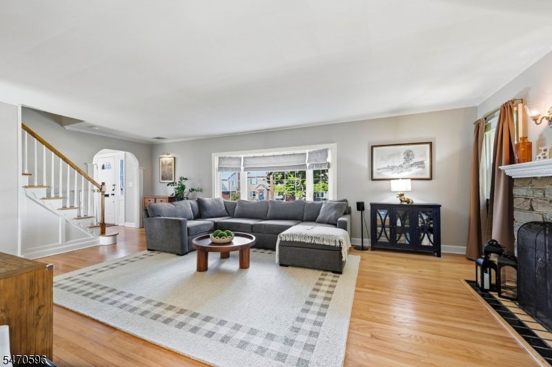 2766 Larchmont Rd