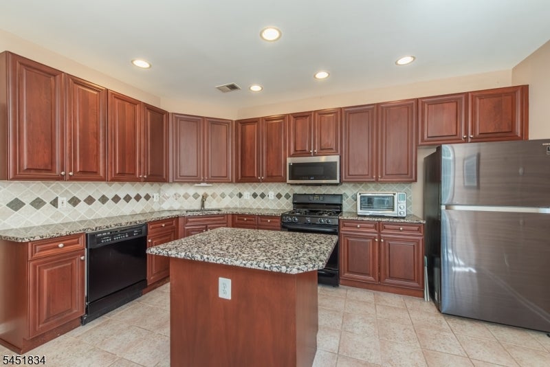 121 Turlington Ct