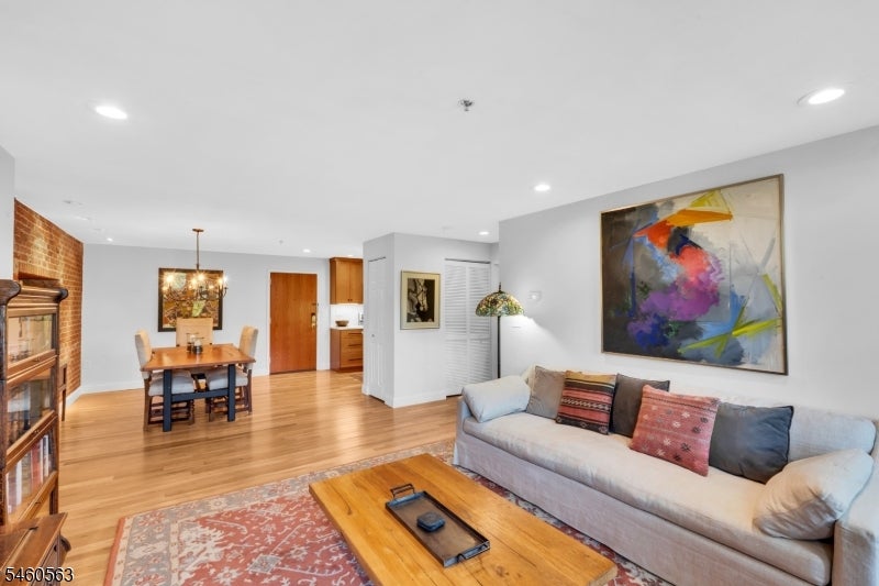 260 Main St 110