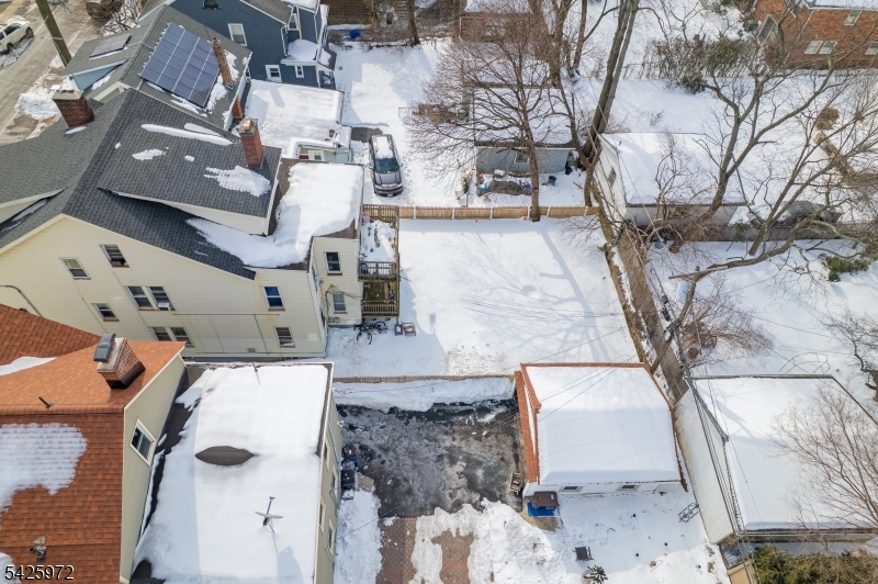 19 Montrose St