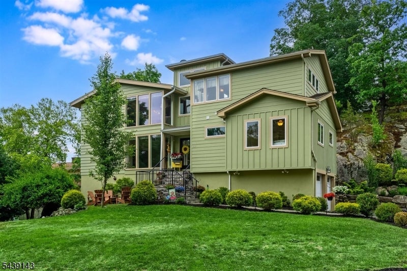 17 Cedar Falls Ter