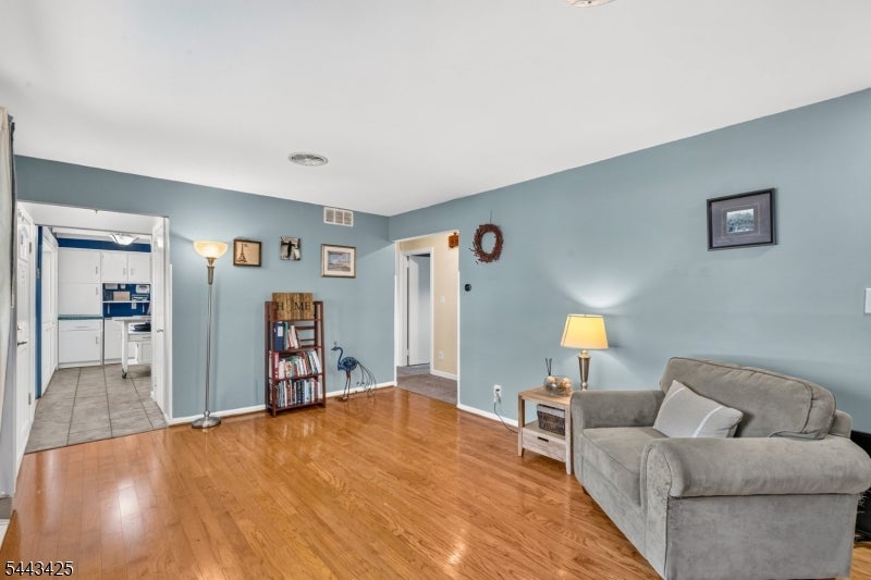 29 Lynn Ave