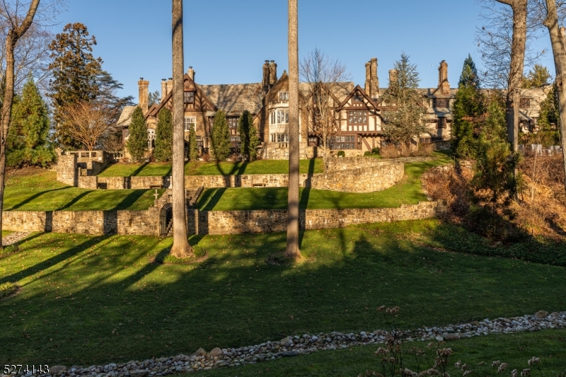 12 Canfield Rd