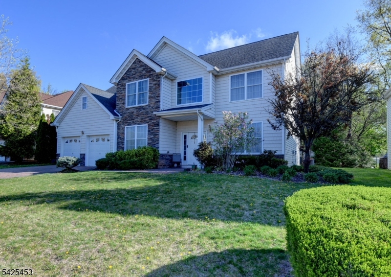 26 Pine Ln