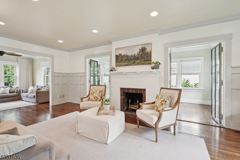 10 Waldron Ave