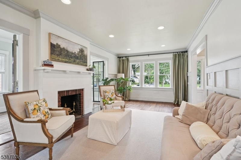10 Waldron Ave