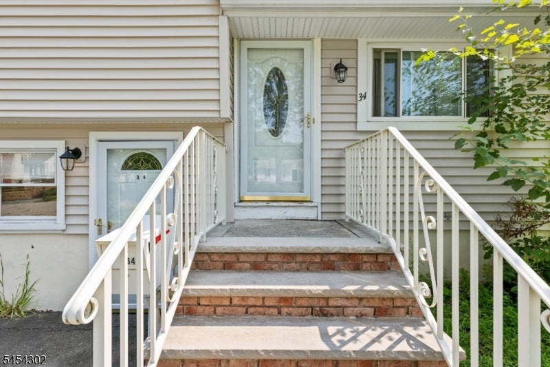 34 Roosevelt Ave