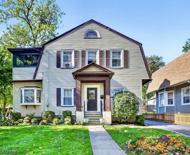 835 Osborne Ave