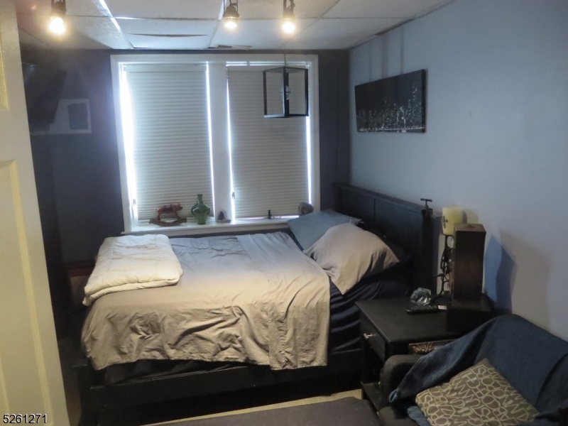 90-92 W. Lincoln Avenue