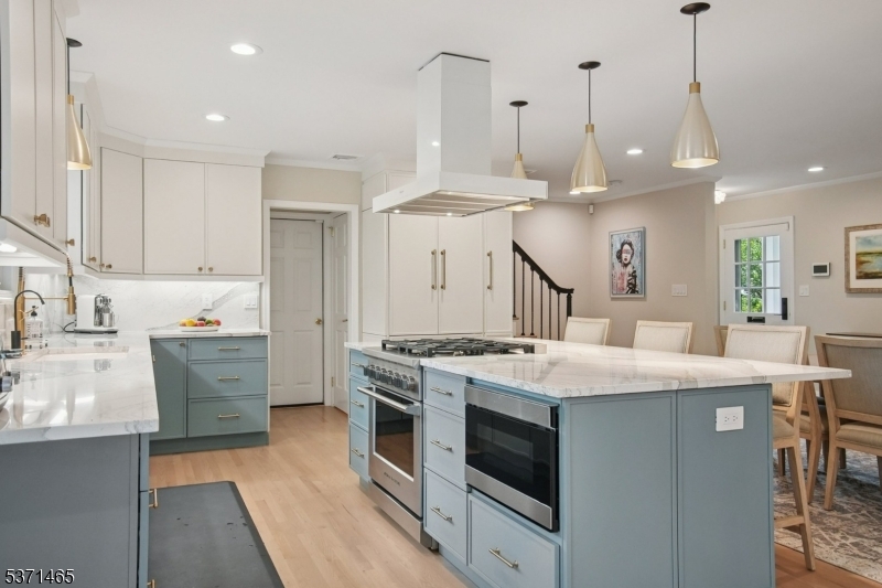 47 Parkview Ter