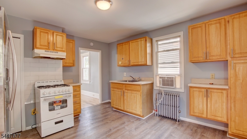 195 Pulaski Ave