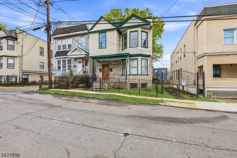 37 Tichenor Ter