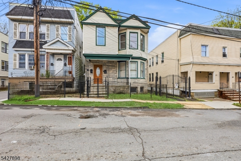 37 Tichenor Ter