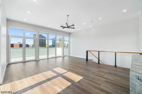 21 Lincoln Park 400 Newark City NJ 07102