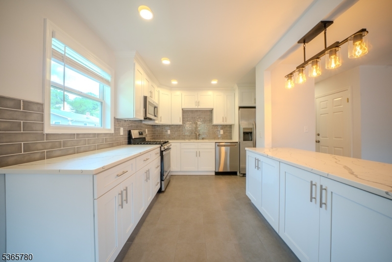 25 Cooper Dr 2