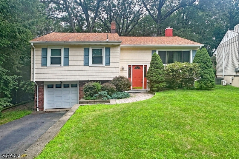 11 Oswego Ave