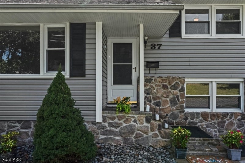 37 Continental Ave