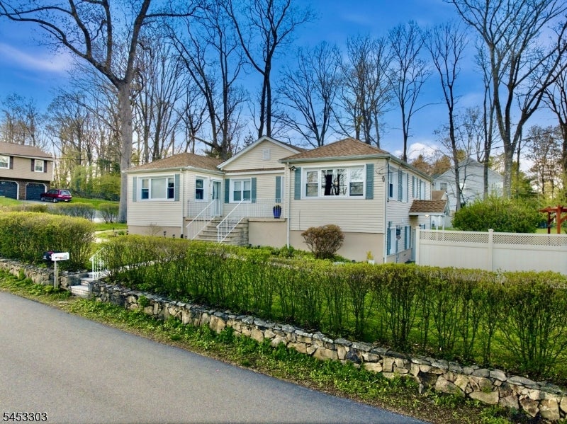 7 Valley Rd A