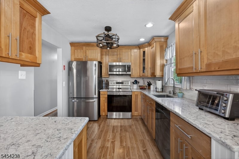 14 Bettino Dr