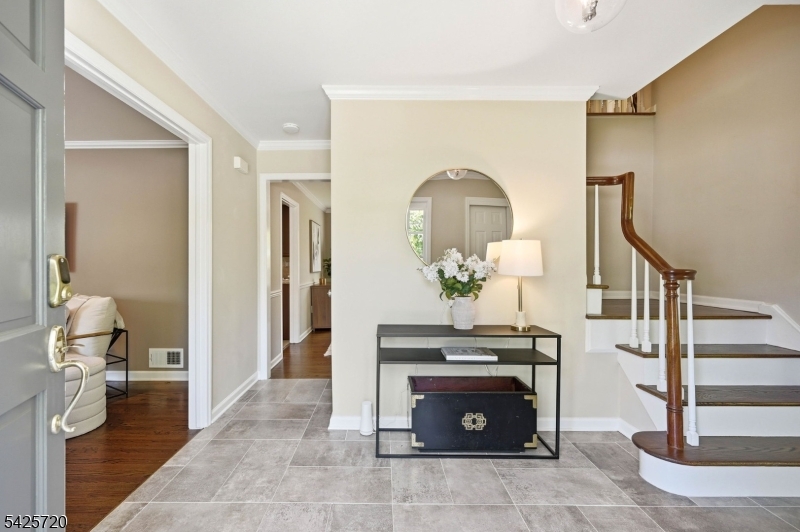 60 Hendricks Dr