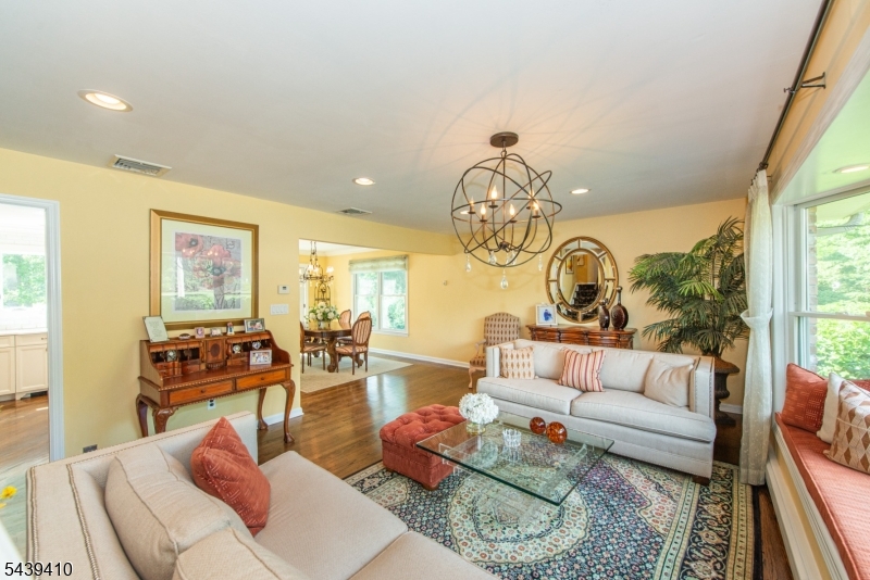 11 Crane Dr