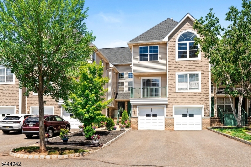 1223 Rhoads Dr