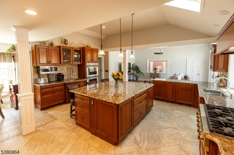 106 Colonial Dr