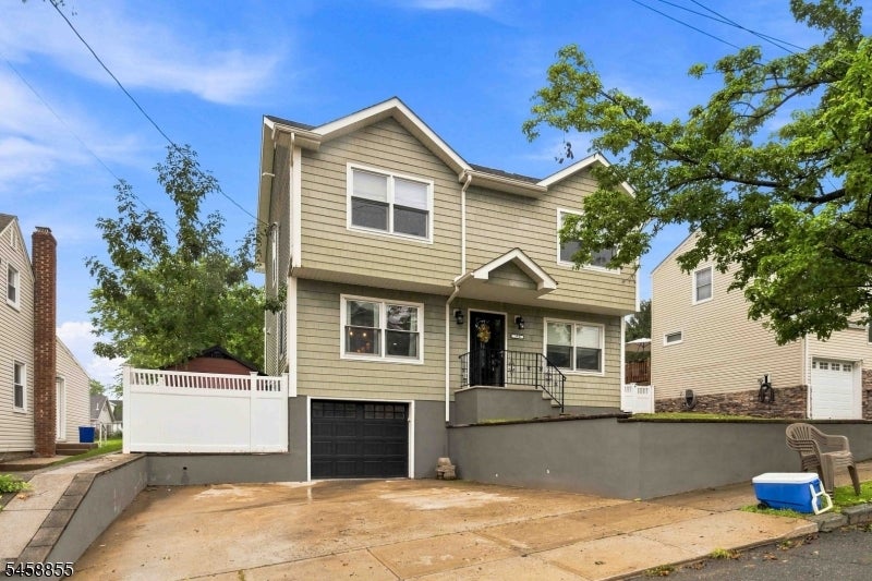 160 Arlington Blvd