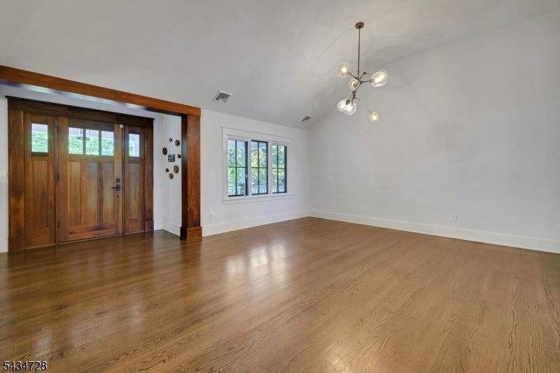 11 Crystal Rd