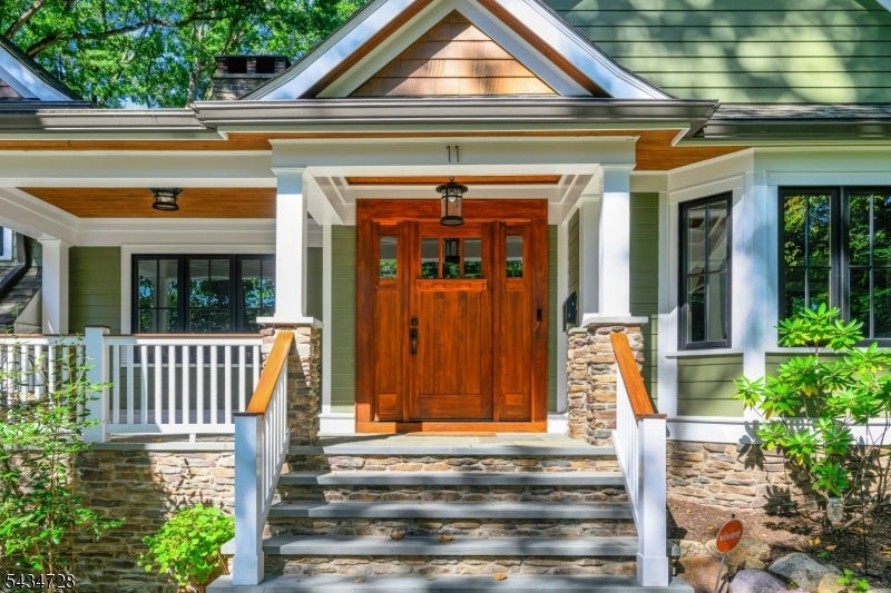 11 Crystal Rd