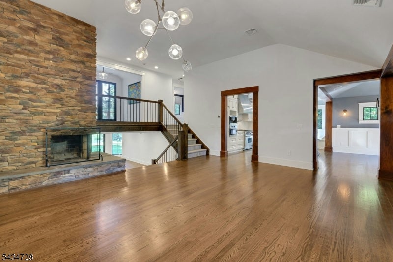 11 Crystal Rd
