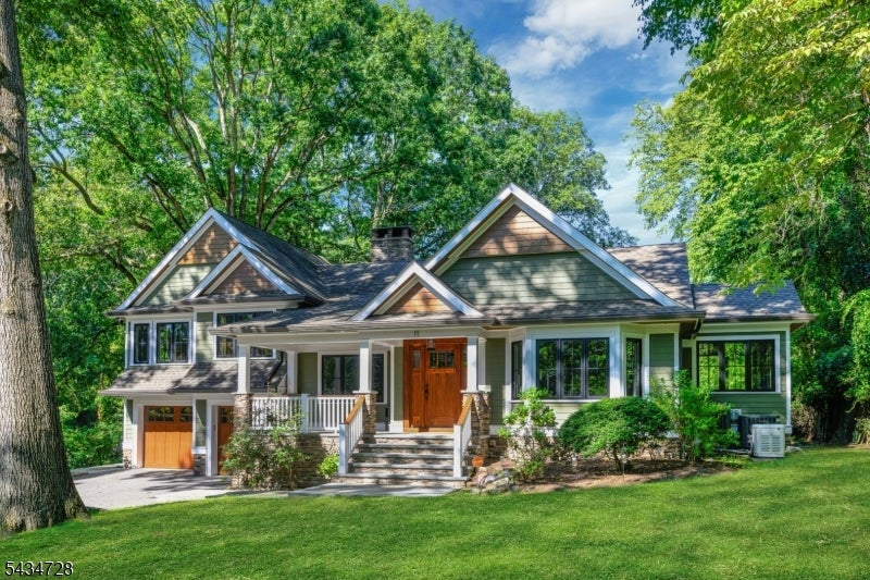 11 Crystal Rd