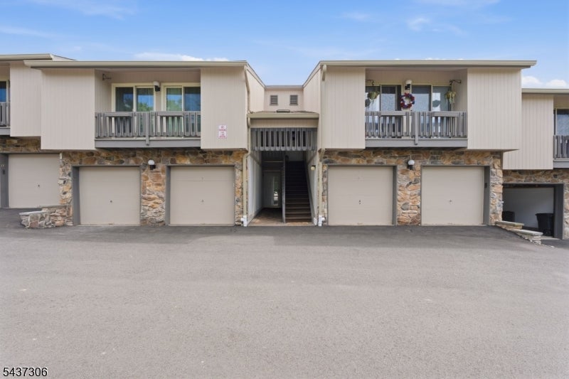 9 Paris Cir