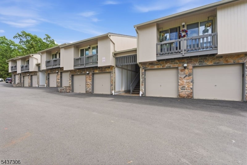 9 Paris Cir