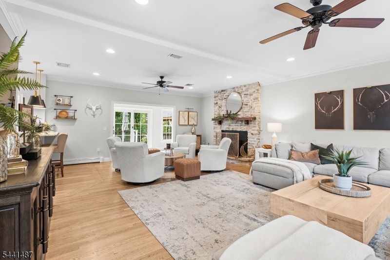 6 White Tail Ct