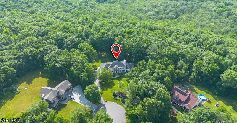 6 White Tail Ct